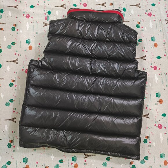 Moncler Padded Logo-Patch Gilet - Picture 3 of 12
